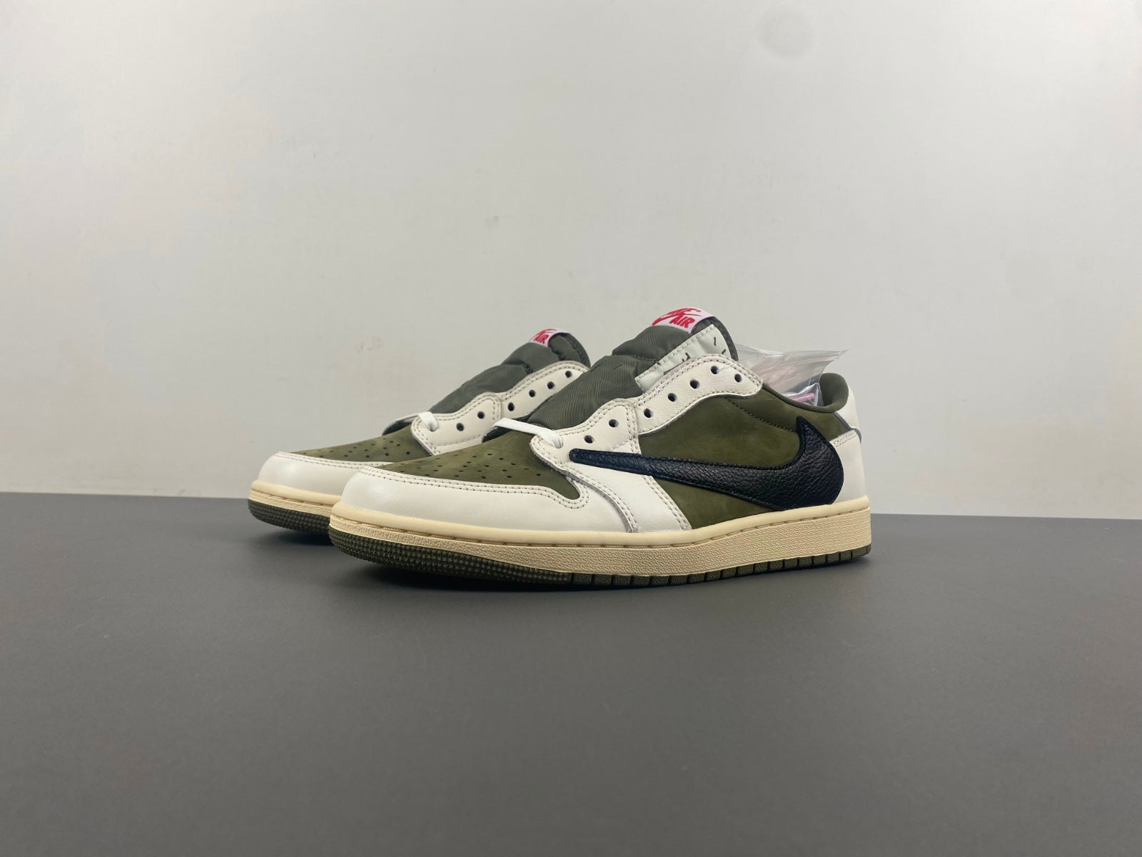 Air Jordan 1 Retro Low OG SP x Travis Scott Olive (W)