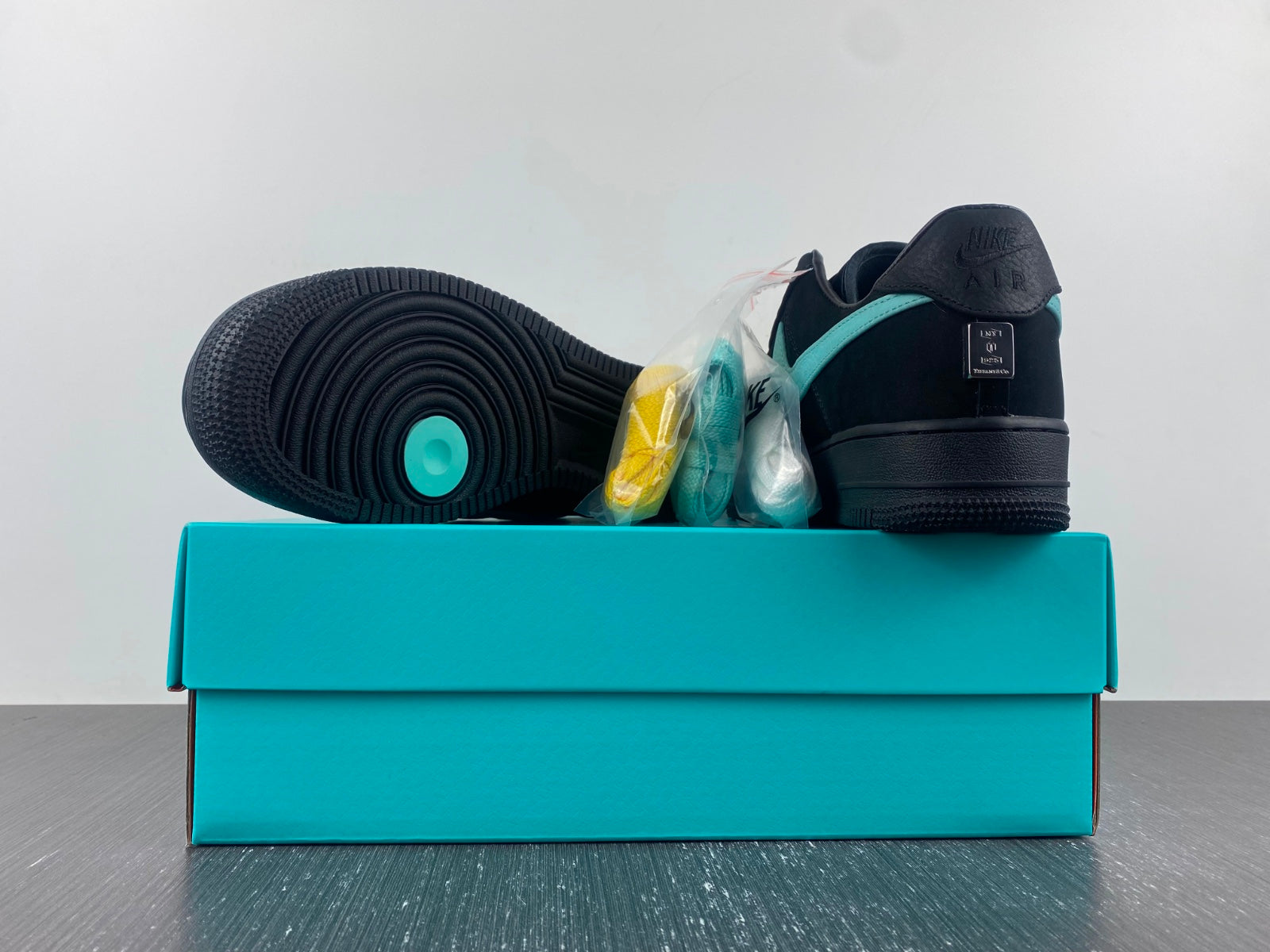 AIR FORCE 1 TIFFANY AND CO